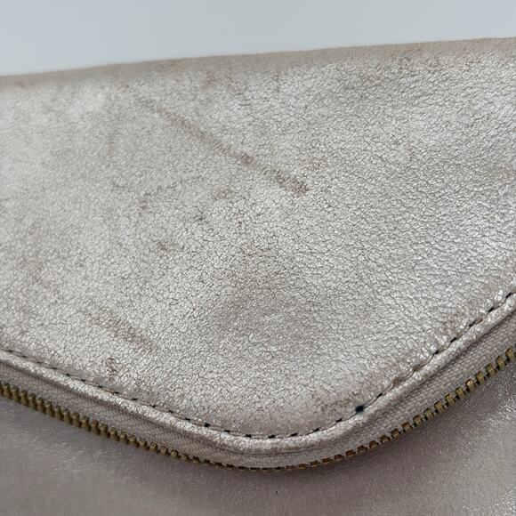 Hobo Women’s Oyster Opalescent Leather Clutch - Picture 5 of 12